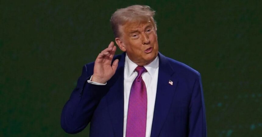 Trump intensifica presión contra Harvard y Apple: frena matrícula de extranjeros y lanza amenaza arancelaria