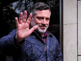 Caso licencias médicas: Alcalde Sichel desvincula a 126 funcionarios de Ñuñoa tras informe de Contraloría