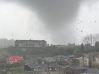 Tornado en Puerto Varas deja más de 100 viviendas afectadas y al menos 327 damnificados