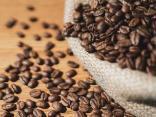 Precio del café se dispara en Chile: Clima adverso y alta demanda mundial entre las principales causas