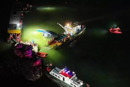Naufragio en China deja 10 muertos y 70 heridos tras volcamiento de barcos turísticos