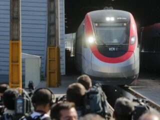 Joven de 18 años en riesgo vital tras ser atropellado por tren en San Carlos