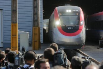 Joven de 18 años en riesgo vital tras ser atropellado por tren en San Carlos