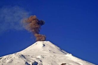 Volcán Villarrica muestra señales de calentamiento: advierten posible cambio en su actividad interna