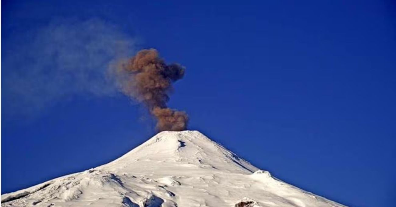 Volcán Villarrica muestra señales de calentamiento: advierten posible cambio en su actividad interna