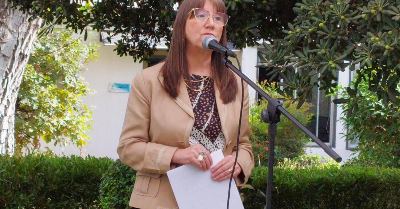 Renuncia hermana de Manuel Monsalve tras viajar al extranjero con licencia médica: Superintendencia inicia sumario