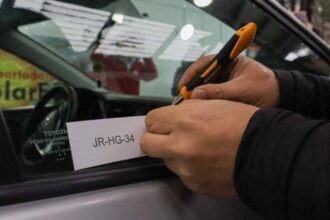Grabado de patentes en vidrios y espejos: conoce la multa y requisitos que aplican desde mayo