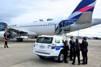 Fallece pasajero de 98 años en vuelo de Santiago a Punta Arenas: PDI descarta intervención de terceros