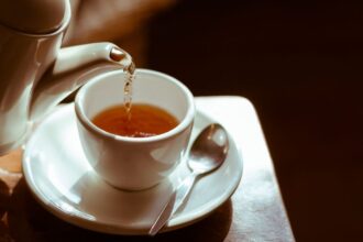 Té de manzanilla: la infusión natural recomendada para aliviar el dolor de garganta
