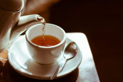 Té de manzanilla: la infusión natural recomendada para aliviar el dolor de garganta