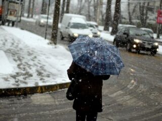 Lluvias continúan este viernes en el sur del país y se espera agua-nieve en Magallanes