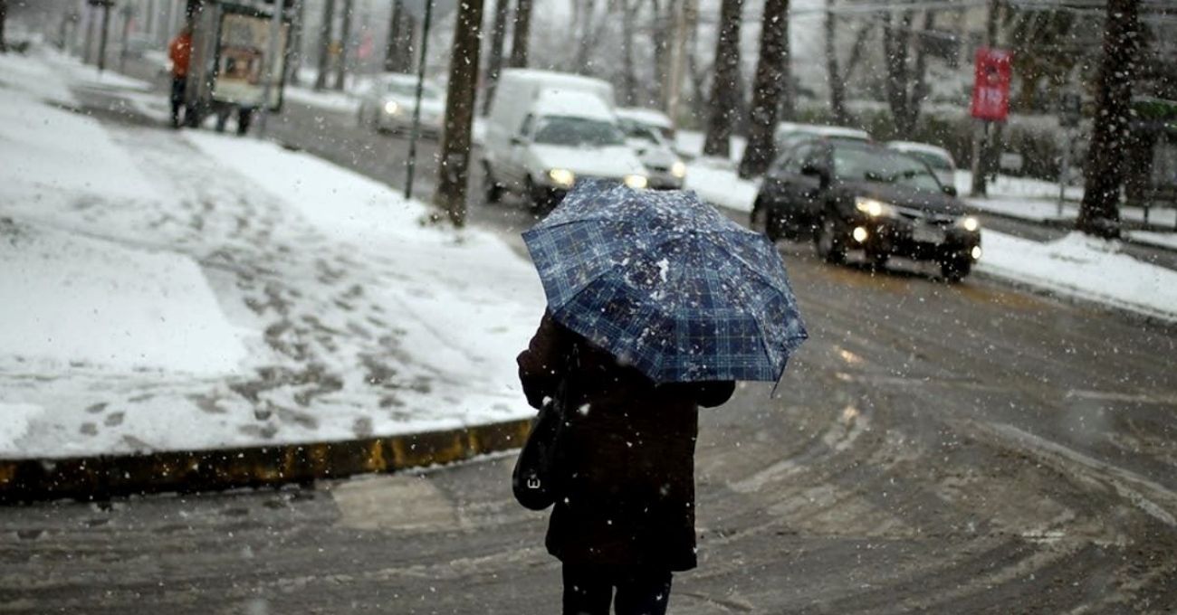 Lluvias continúan este viernes en el sur del país y se espera agua-nieve en Magallanes