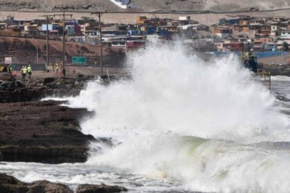 Marejadas afectarán costas de gran parte del país hasta el domingo: llaman a extremar precauciones