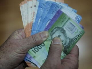 ¿Qué beneficios puede recibir tu familia? Conoce los principales bonos que entrega el Estado en 2025