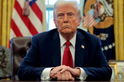 Tribunal de apelaciones restablece aranceles globales de Trump: golpe a fallo previo que los había declarado ilegales