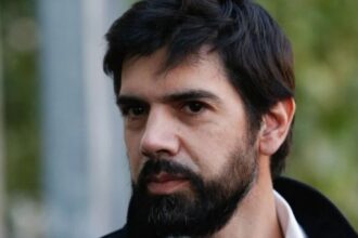 CDE se querella contra el diputado Joaquín Lavín por malversación de fondos: acusan uso de facturas falsas y posible rol como "alcalde en las sombras"