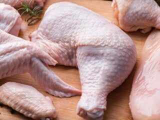 Gripe aviar en Brasil provoca alza del pollo en Chile: Ministro anticipa impacto leve pero real