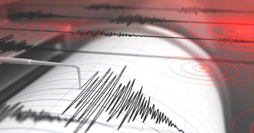 Fuerte sismo de magnitud 7,5 en Puerto Williams: Senapred confirma suspensión de clases y detalla llegada de olas por amenaza de tsunami