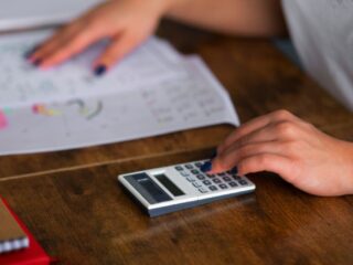 ¿Quiénes están exentos de pagar contribuciones en Chile este 2025?