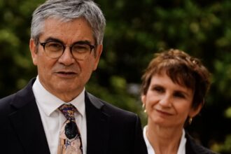 Ministro Mario Marcel aclara relación con Carolina Tohá y niega conflicto de interés