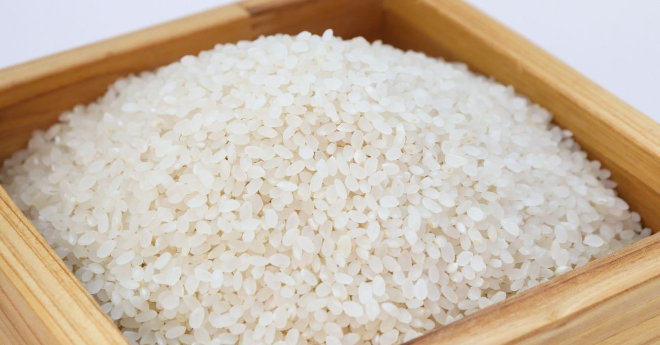 Lavar el arroz antes de cocinarlo: el paso olvidado que mejora tu comida y tu salud