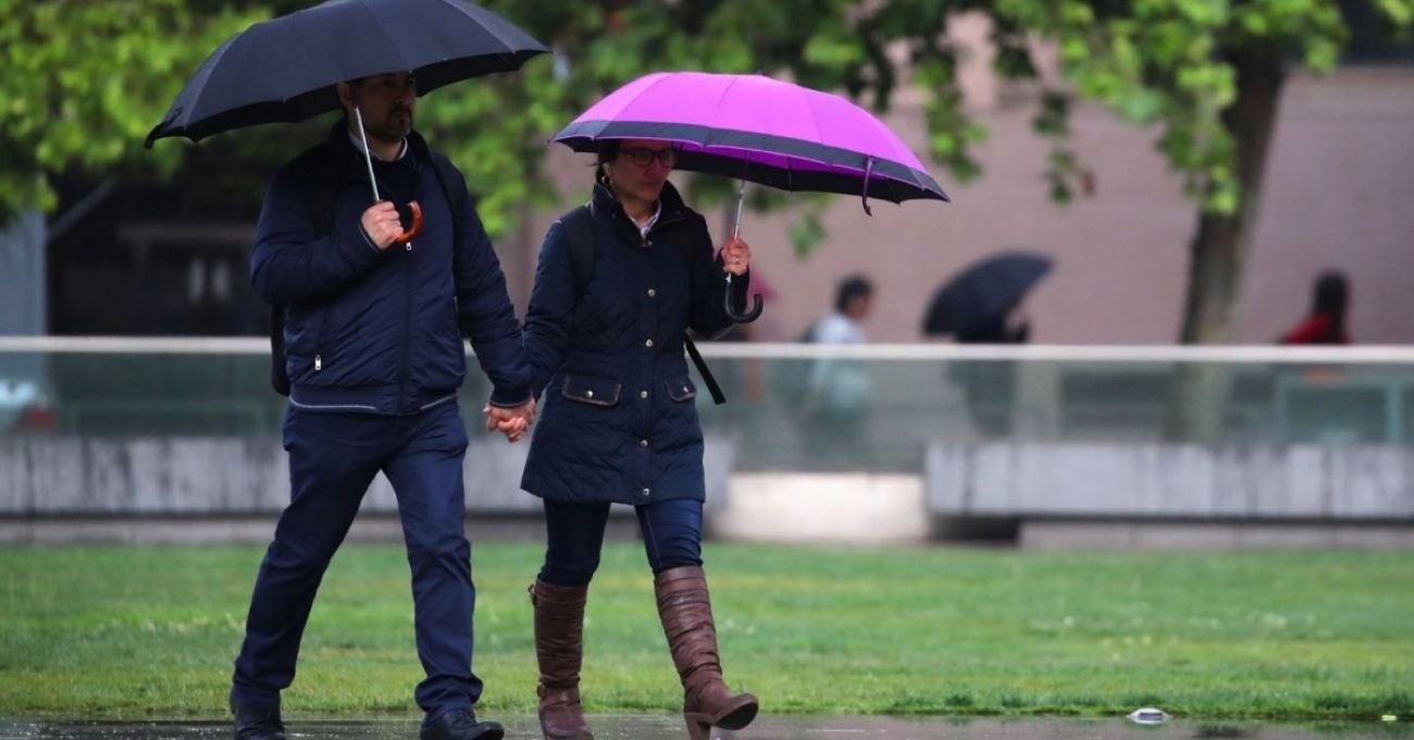 Lluvias intensas y frío en Santiago: Jaime Leyton alerta temporal con tres sistemas frontales en zona central
