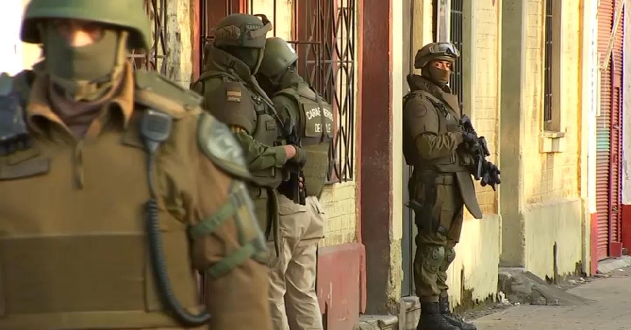Allanamientos a “casas narco” en Las Condes: incautan armas, drogas y detienen a cinco personas