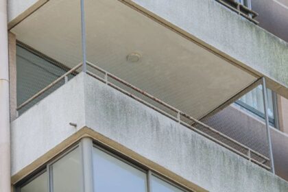 Gobierno anuncia estrictas medidas de seguridad por alarmante aumento de niños que caen de balcones
