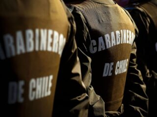 Hombre que construía una comisaría estaba prófugo de la justicia por haber agredido a un carabinero
