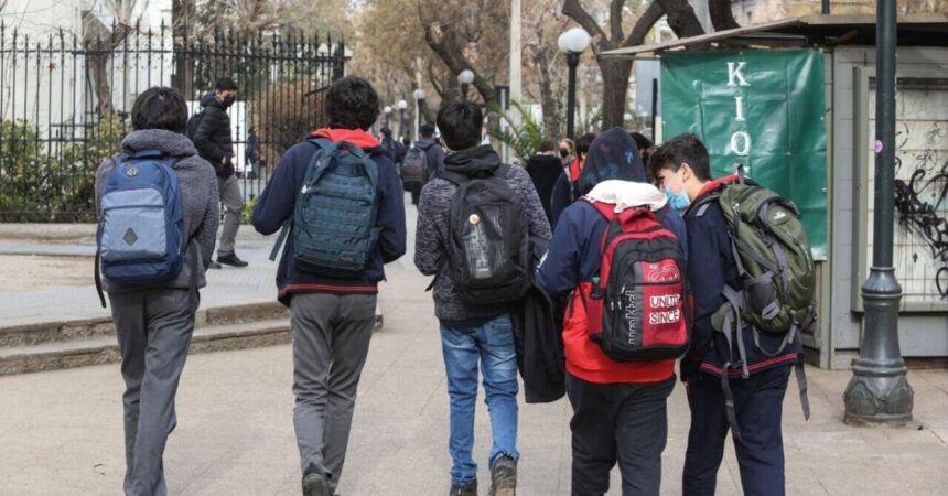 Vacaciones de Invierno 2025: Revisa cuándo parte el receso escolar en cada región de Chile