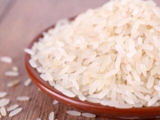 ¿Lavas el arroz antes de cocinarlo? Esto es lo que realmente pasa si lo haces (o no)