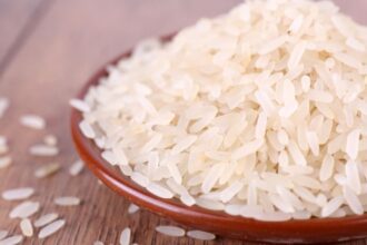 ¿Lavas el arroz antes de cocinarlo? Esto es lo que realmente pasa si lo haces (o no)