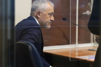 Reprogramación de juicio contra juez que grabó a mujeres en gimnasio