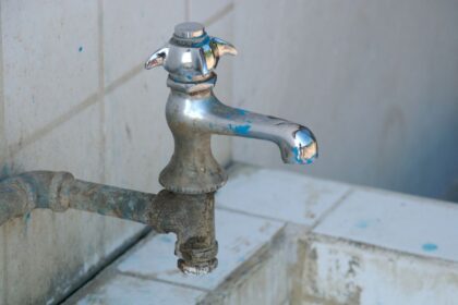 Puerto Octay estudia privatizar servicio de agua potable por millonaria deuda