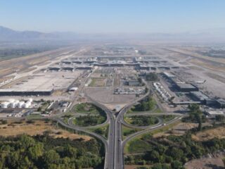 Modernización del Aeropuerto de Santiago: Plan para triplicar pasajeros y más estacionamientos