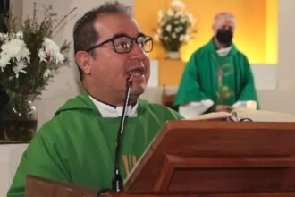Sacerdote en Talca apuñalado por delincuentes en iglesia San Luis Gonzaga