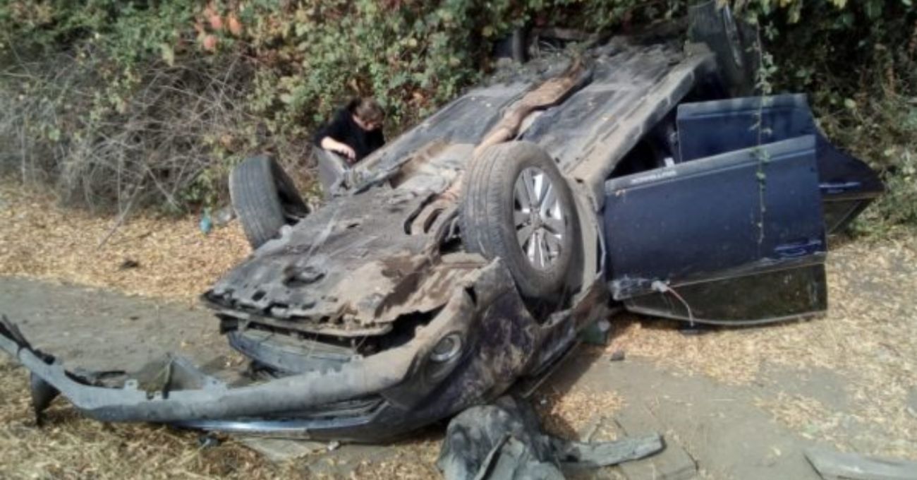 Trágico volcamiento en Ayquina deja dos muertos y un herido grave