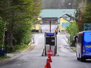 Trabajadores acusan trata de personas en frontera de Argentina