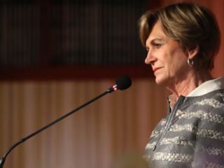 Escándalo político: Frente Amplio expone a Evelyn Matthei ante Chile