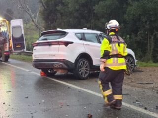 Colisión fatal en Valdivia: autoridades investigan y tráfico interrumpido
