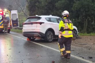 Colisión fatal en Valdivia: autoridades investigan y tráfico interrumpido