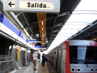 Metro de Santiago prohíbe ingreso de carros de supermercado para proteger infraestructura