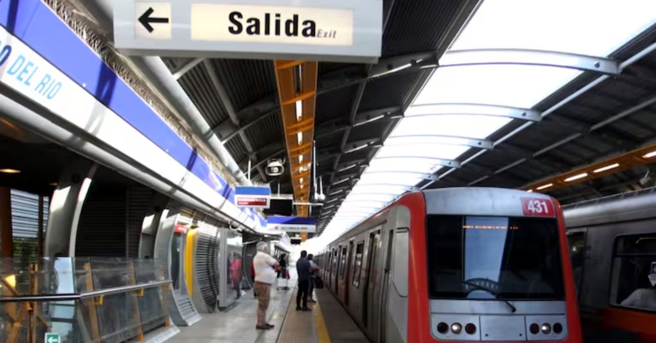 Metro de Santiago prohíbe ingreso de carros de supermercado para proteger infraestructura
