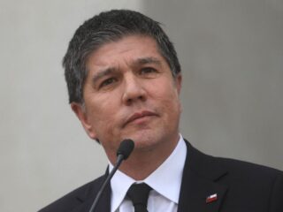 Manuel Monsalve intervenido de urgencia: bajo custodia de Carabineros