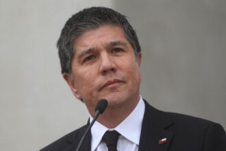 Manuel Monsalve intervenido de urgencia: bajo custodia de Carabineros