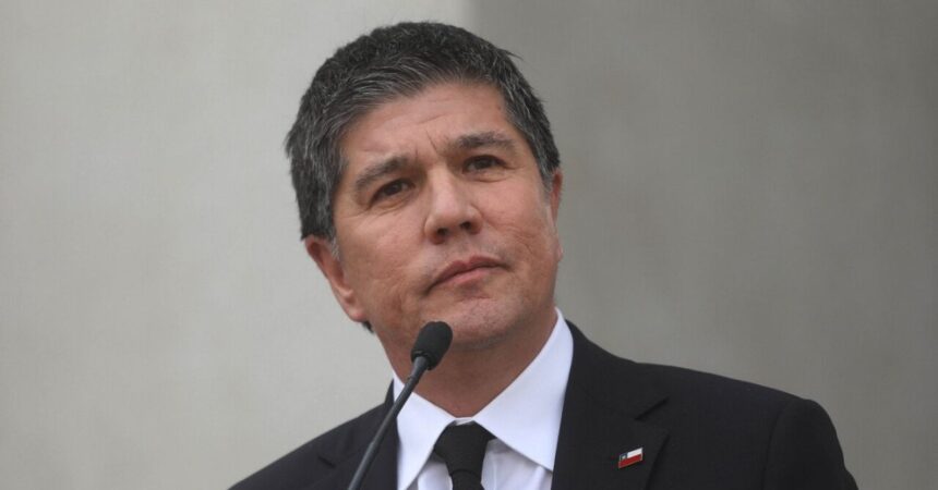 Manuel Monsalve intervenido de urgencia: bajo custodia de Carabineros