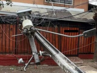 Mujer electrocutada en La Florida: Caída de poste con transformador
