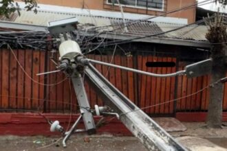 Mujer electrocutada en La Florida: Caída de poste con transformador