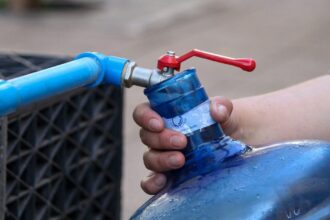 69 puntos de abastecimiento para corte de agua en Santiago