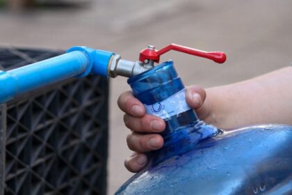 69 puntos de abastecimiento para corte de agua en Santiago
